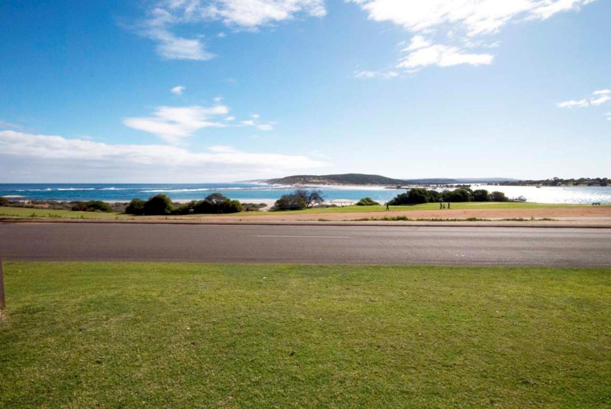Pelican Shore Oceanfront Villa 6 Kalbarri Bagian luar foto